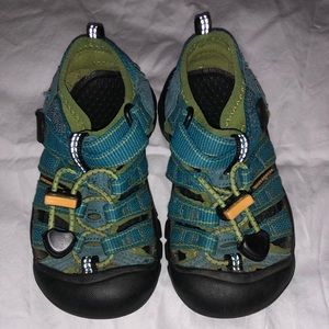 *SOLD* Keen kids sandals